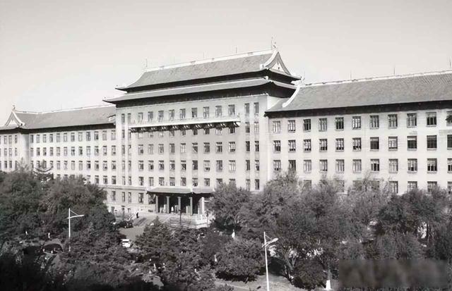 上将之子堕落腐化	，总政治部派出一中将，为其他高干子弟敲响警钟