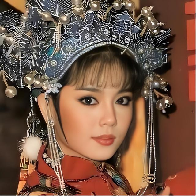 喂奶12年、同床入睡15年、跟儿子拍婚纱照，畸形的爱真离谱！
