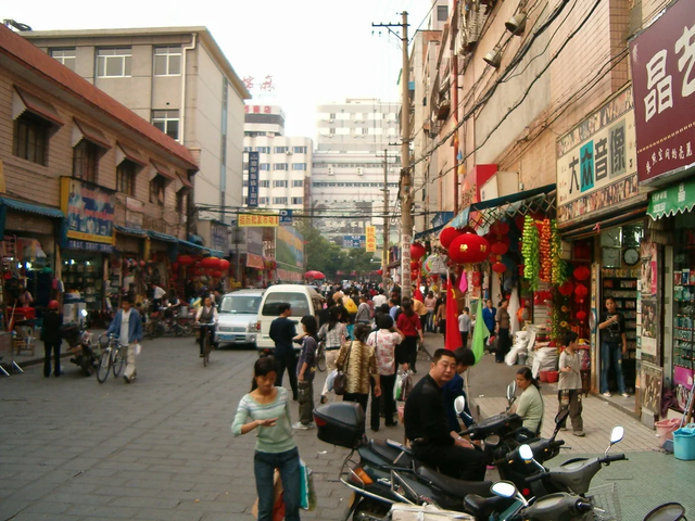 2005年的南昌，八一广场最动容的时代