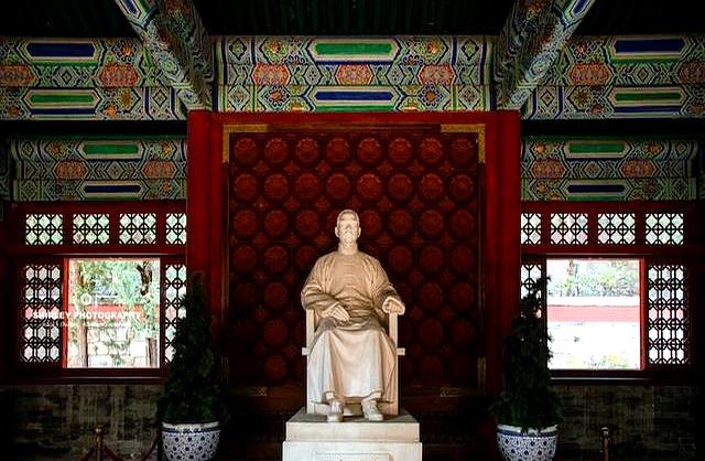 北京罕见三朝皇家寺院	，公认风水宝地，难怪魏忠贤与乾隆一起看上