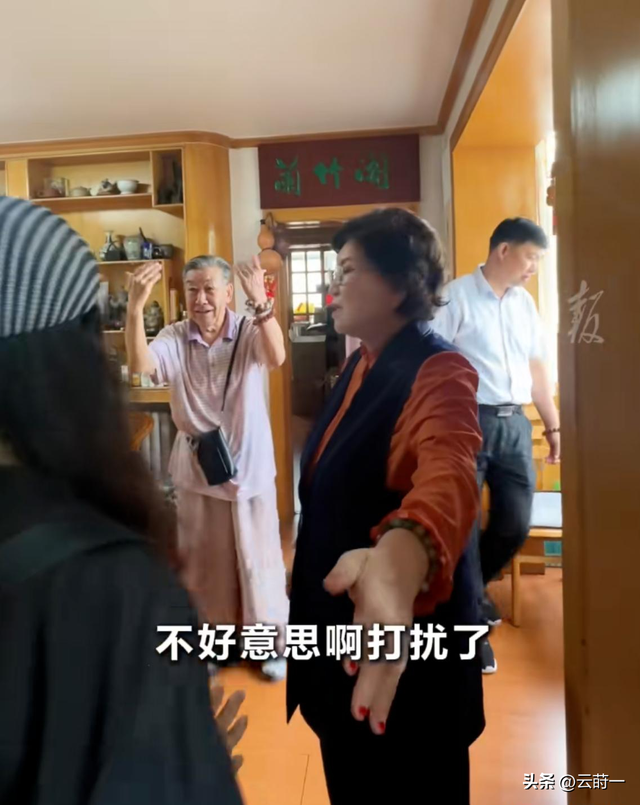81岁刘兰芳现状曝光：住北京破旧楼房商演不敢停，爱子前年去世