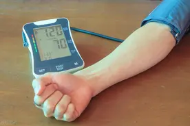 测血压的标准姿势？图片