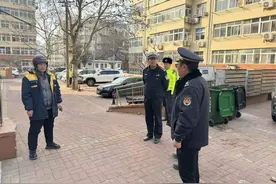 市北区水清沟街道综合行政执法中队联合公安、交警清理僵尸车图片