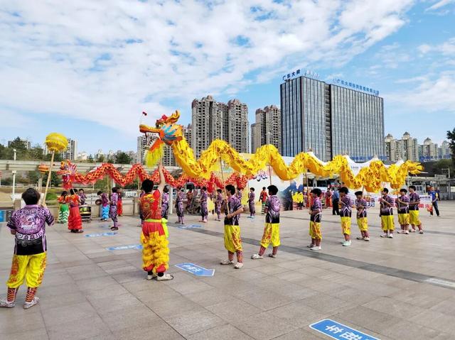 共赴“银杏之约”！香港千人旅游专列抵韶
