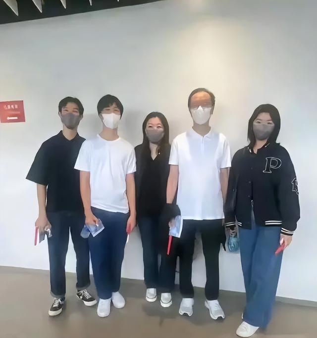 老夫少妻的"残酷现实"，在梁锦松和伏明霞身上展现的淋漓尽致