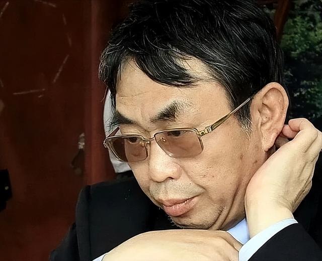 聂卫平去世不到一天，小23岁妻子身份曝光	，原来她才是人间清醒