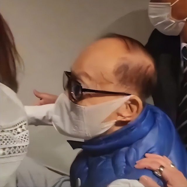 2909亿身价也没用！97岁李嘉诚油尽灯枯，最担心的是两个60岁儿子