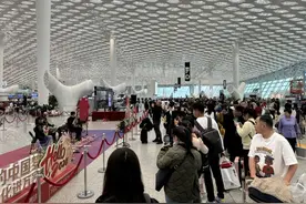 深圳交响乐团新春关爱音乐会走出去为市民旅客送祝福图片