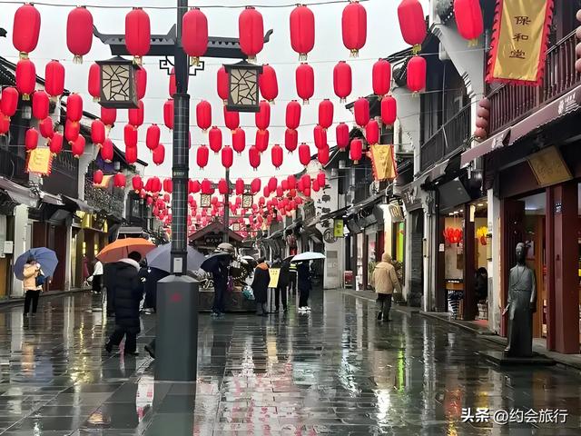 大无语！为啥杭州河坊街的美食又贵又难吃，却还能火成这样？