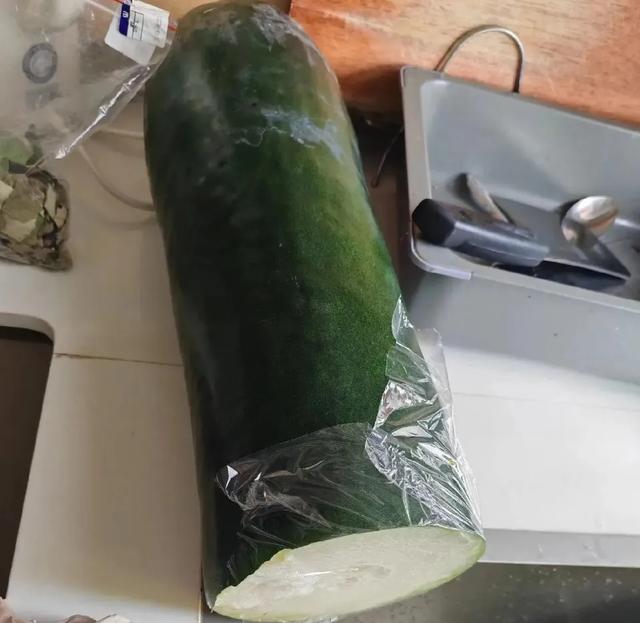 冬瓜切开后容易腐烂，别塞冰箱！一招土法子保鲜一个月！