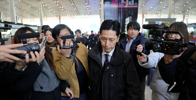 高市涉台言论，日本市场震荡，外资撤离日本	，中国“组合拳”见效