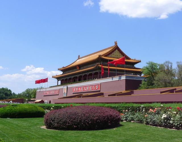 真要来中国参加“九三阅兵”？在空军一号上，特朗普还真松了口