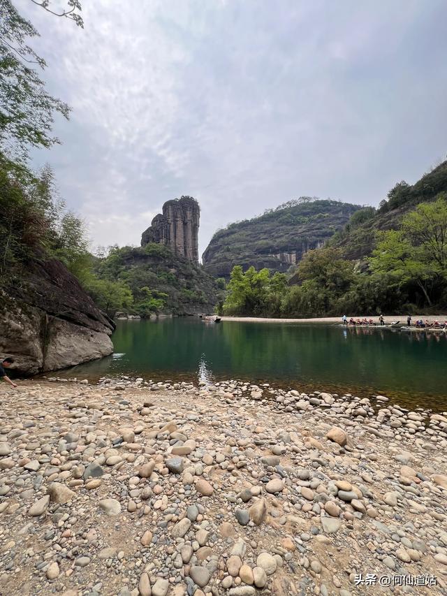 武夷山，其标志性的景点即玉女峰，也是福建省的地标