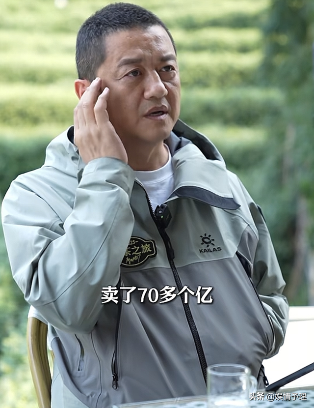 53岁李亚鹏现状：公司狂赚70亿，却住乡下吃野菜，小娇妻不离不弃