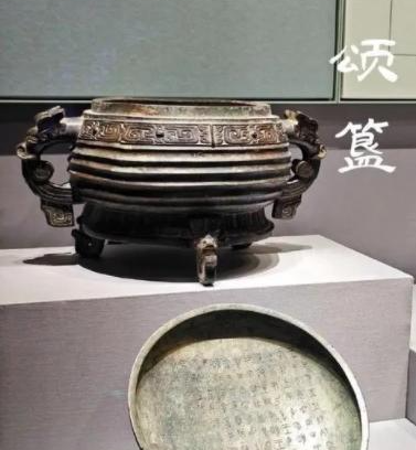 女子逛博物馆，指着镇馆之宝惊呼：这没盖的碗，和我家盖子是一对