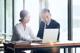 领导生气时,你越卑微,他越发火,你装作不在意,他很快就气消了图片