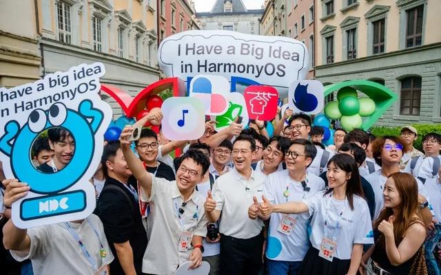 中国应用生态新格局:鸿蒙开发者有何技术路径、商业机会?