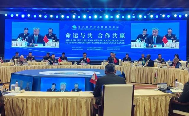 战舰战机全开火了，美不宣而战，18国军方齐聚北京，拉解放军联手