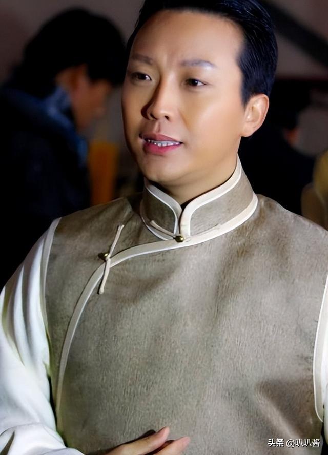 善恶终有报！47岁“跌落神坛”的李玉刚	，终是活成了“跳梁小丑”