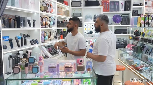 华强北杀疯了！老外从旅游党变扫货党，薅羊毛薅到值回机票钱