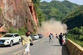 贵州一景区附近山体塌方，有车辆被埋！官方通报→图片