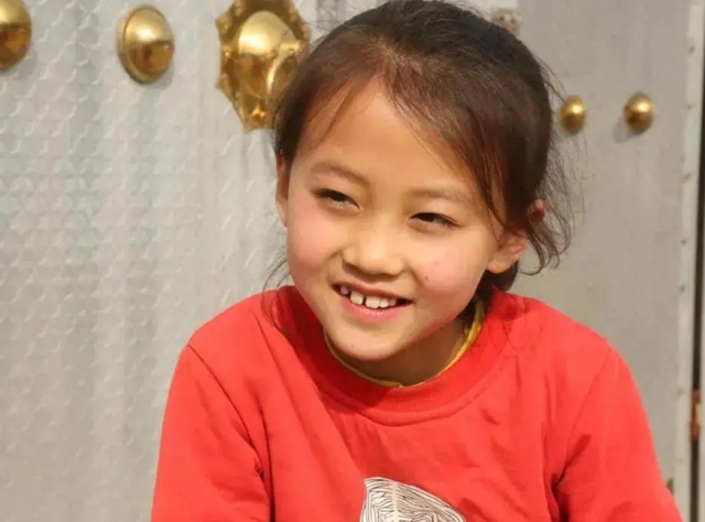 后悔吗？一笑成名拒绝百万签约的铁嘉欣，4年过去如今过得怎么样