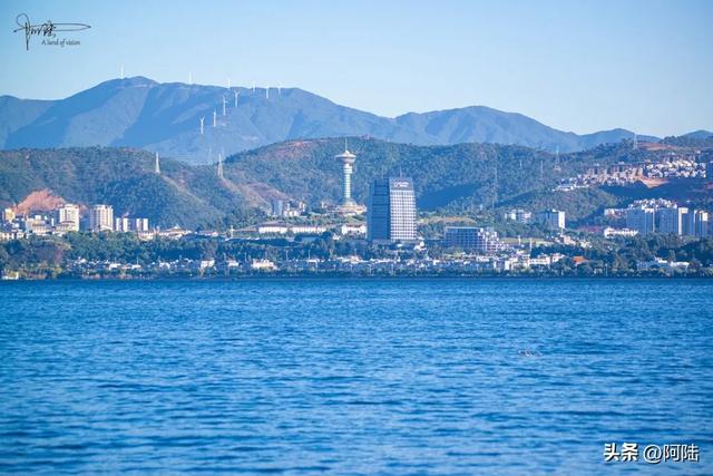 大理雄风塔的造型别致，是个可以360度观景的地标建筑