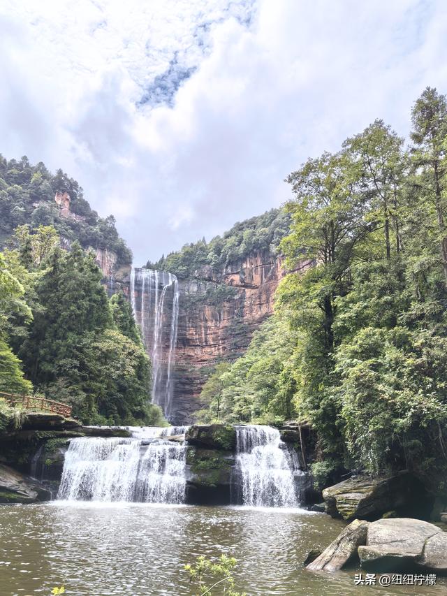 在江津四面山景区看了瀑布爬了梯，又坐了超级滑道听了潺潺流水声