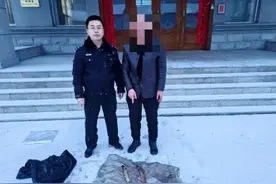 垃圾桶内黑色塑料袋，竟装有狍子蹄……图片