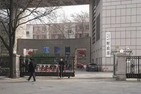 中方将发行1万亿国债，美债信用等级下降，“去美元化”进程提速图片