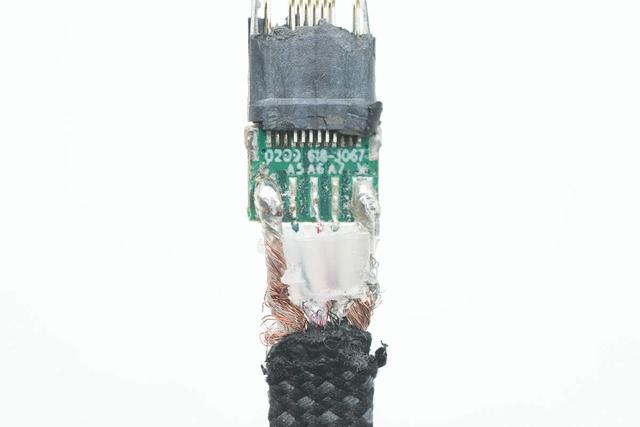 伸缩线+线盒设计，不缠绕更便携，thinkplus 240W轻锋数据线拆解