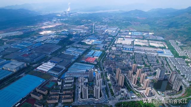 重庆“牛掰”的郊区，综合实力超部分地级市，旅游资源很亮眼