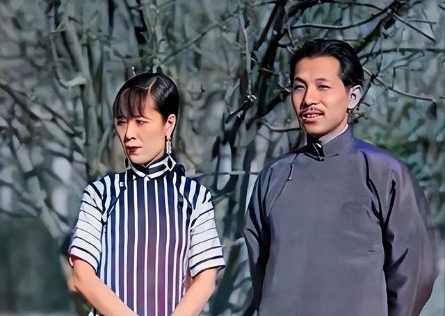 1928年，杨宇霆被枪决前和张学良合影，注意看站姿，早已分道扬镳