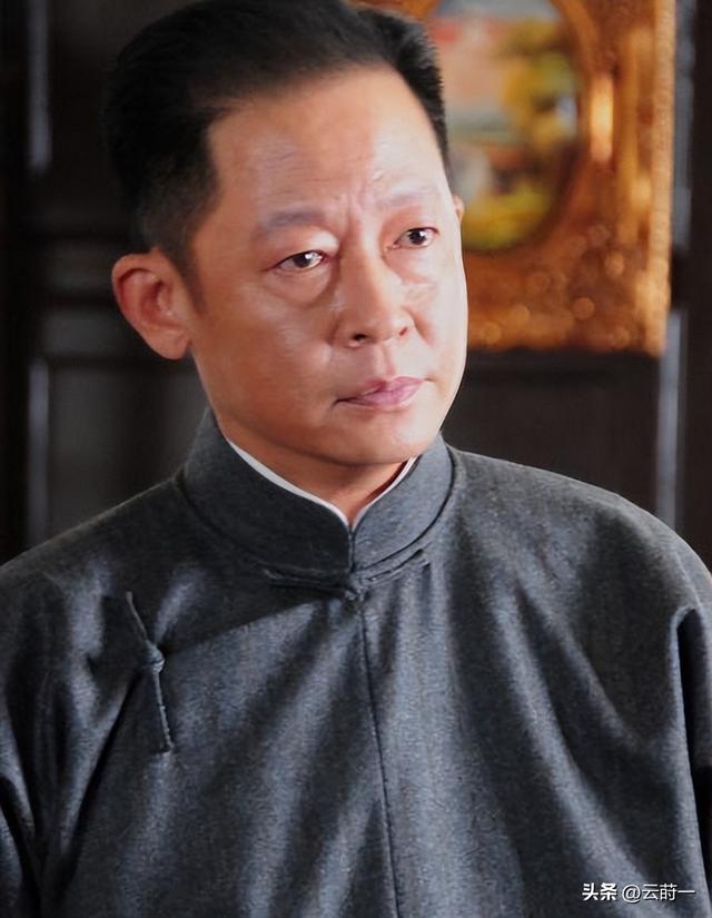 59岁王志文新照流出，肚腩突出耳朵异常，网友猜测患有心脏类疾病