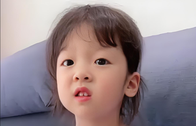 新生点名现场笑不活了！10后名字大全，子涵紫萱已成“老一辈”？