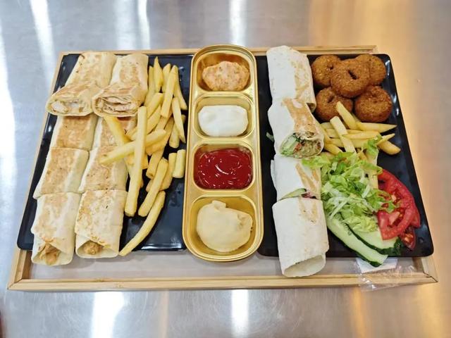 街边的卷饼摊，都因游戏改名叫“沙威玛传奇”了