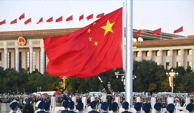看完阅兵发现，天安门旗台下有台空调，哨兵又享受不到，给谁用？