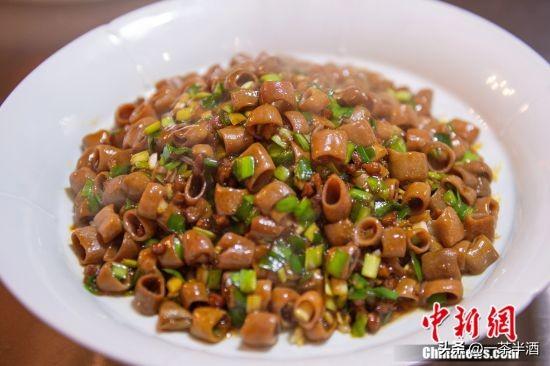 自驾营地：山东威海市区免费床车房车露营地停车场，自驾游露营地