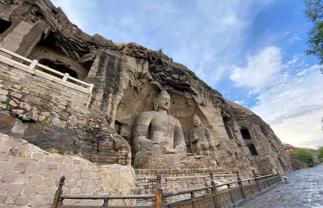 游客到山西“云冈石窟”游玩，网友：这是世界文化遗产！