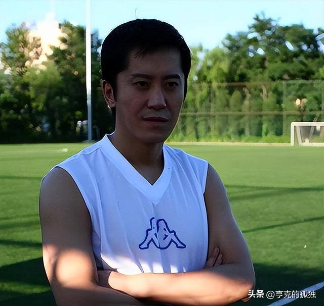 他8次上春晚，作死被捕入狱，今54岁无人问津，老搭档也断了联系