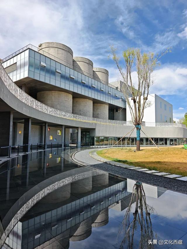 《西藏组画·牧羊人》卖出1.61亿！而你的西藏旅行是无价的！