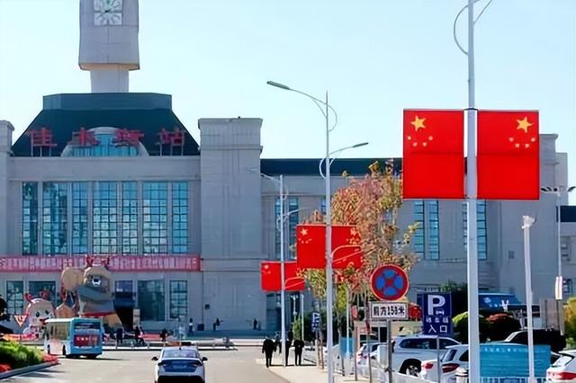 这个国庆，到佳木斯打卡最美“中国红”！