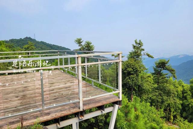 浙江宁波将军山麓的古村，群山环抱犹如世外桃源，堪称绝美度假村