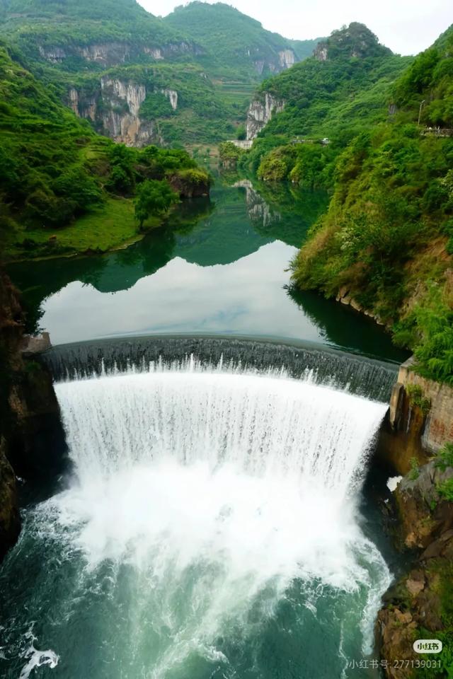 避开人潮！高铁直达20℃冷门小城，花海美过川西、地质景观顶级！16元炫资格美食！