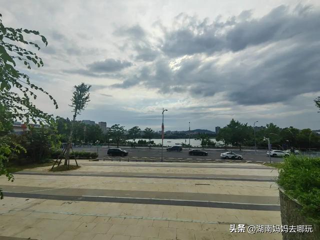 在家门口实现带娃溯溪自由！玩水抓螃蟹buff叠满，谁来谁上头