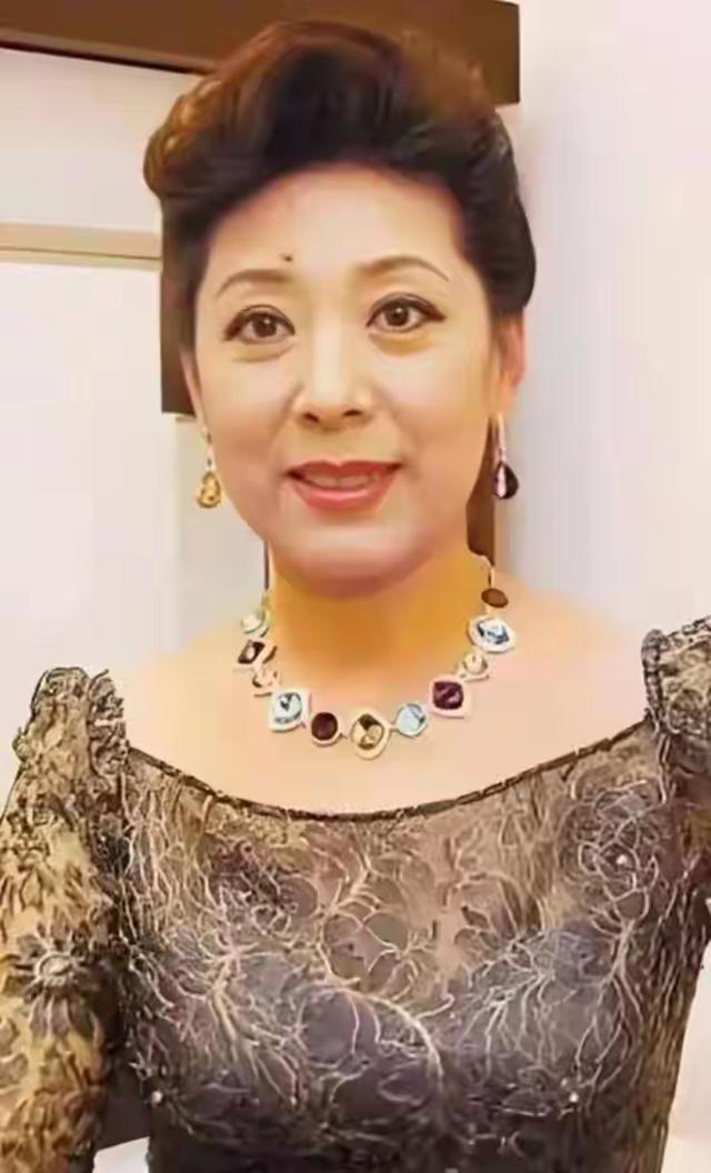 国家一级演员 女中音歌唱家 关牧村