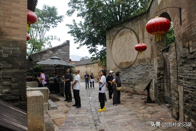 山西介休：张壁古堡暑期旅游升温