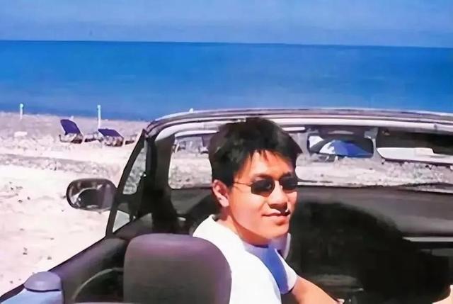 他是前外交部部长之子，娶了阎维文女儿，却选择独自创业自力更生