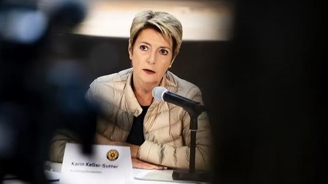 历史开了个玩笑，先倒下的不是乌克兰	，而是百年中立的瑞士？