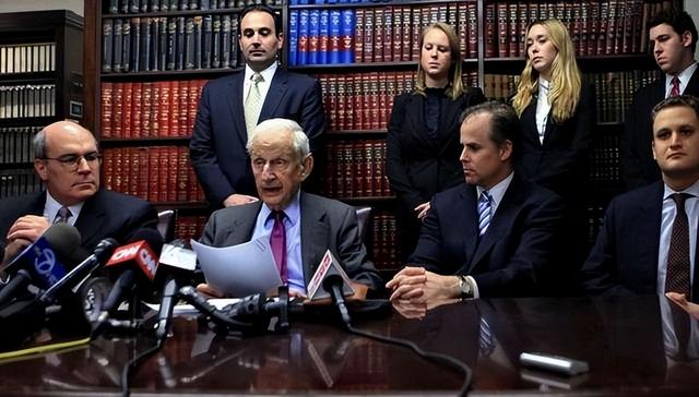 历史开了个玩笑，先倒下的不是乌克兰	，而是百年中立的瑞士？